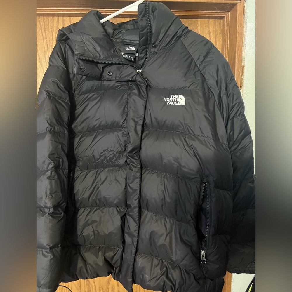 Womens XL North Face Jacket. Minor issue on Jacket